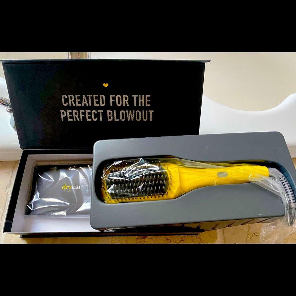 The Brush Crush Heated Straightening Brush